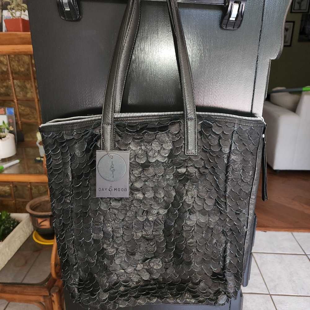 Day & Mood Leather Shoulder Bag